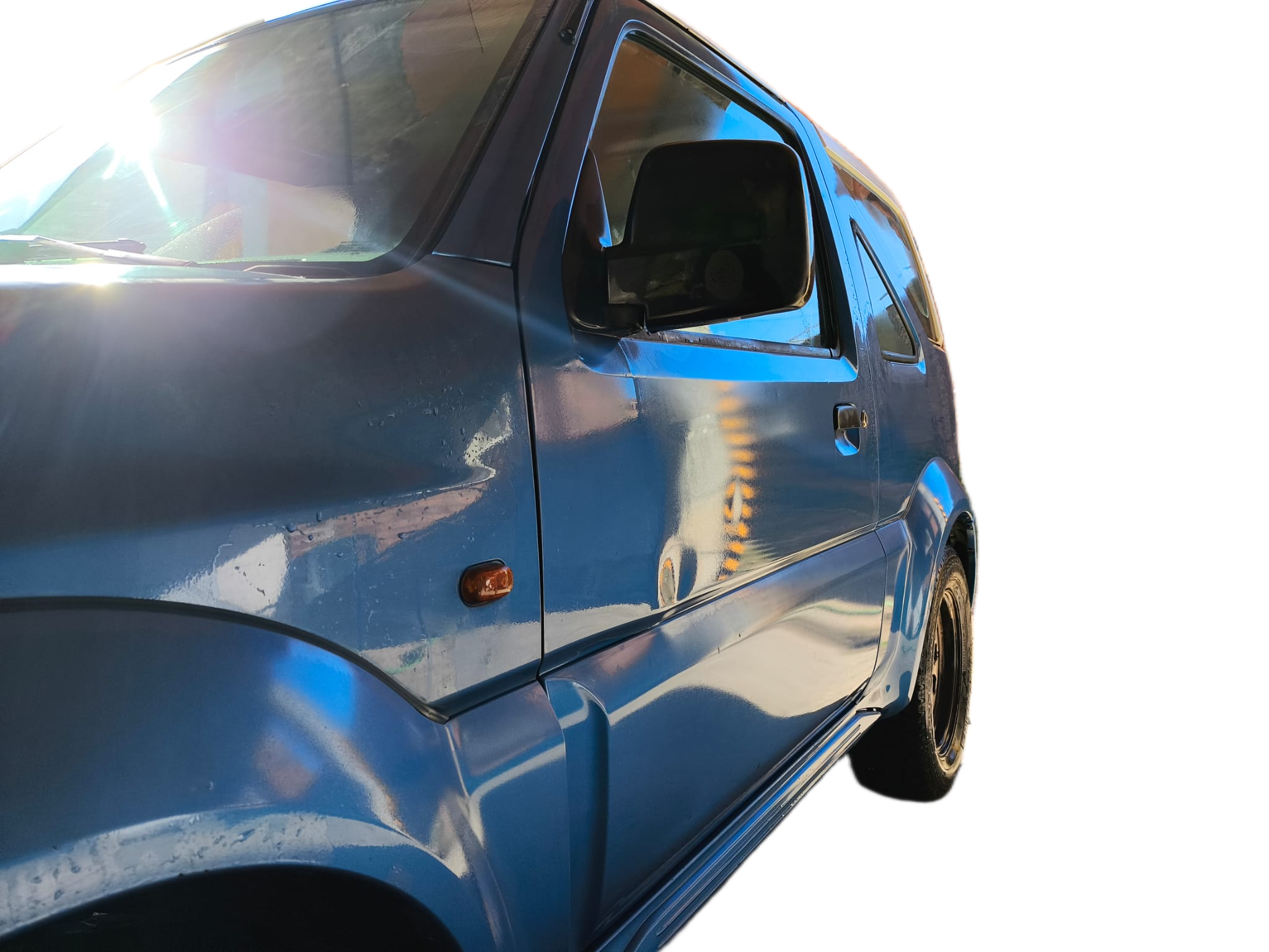 Lateral izquierdo completo con retrovisor y ruedas