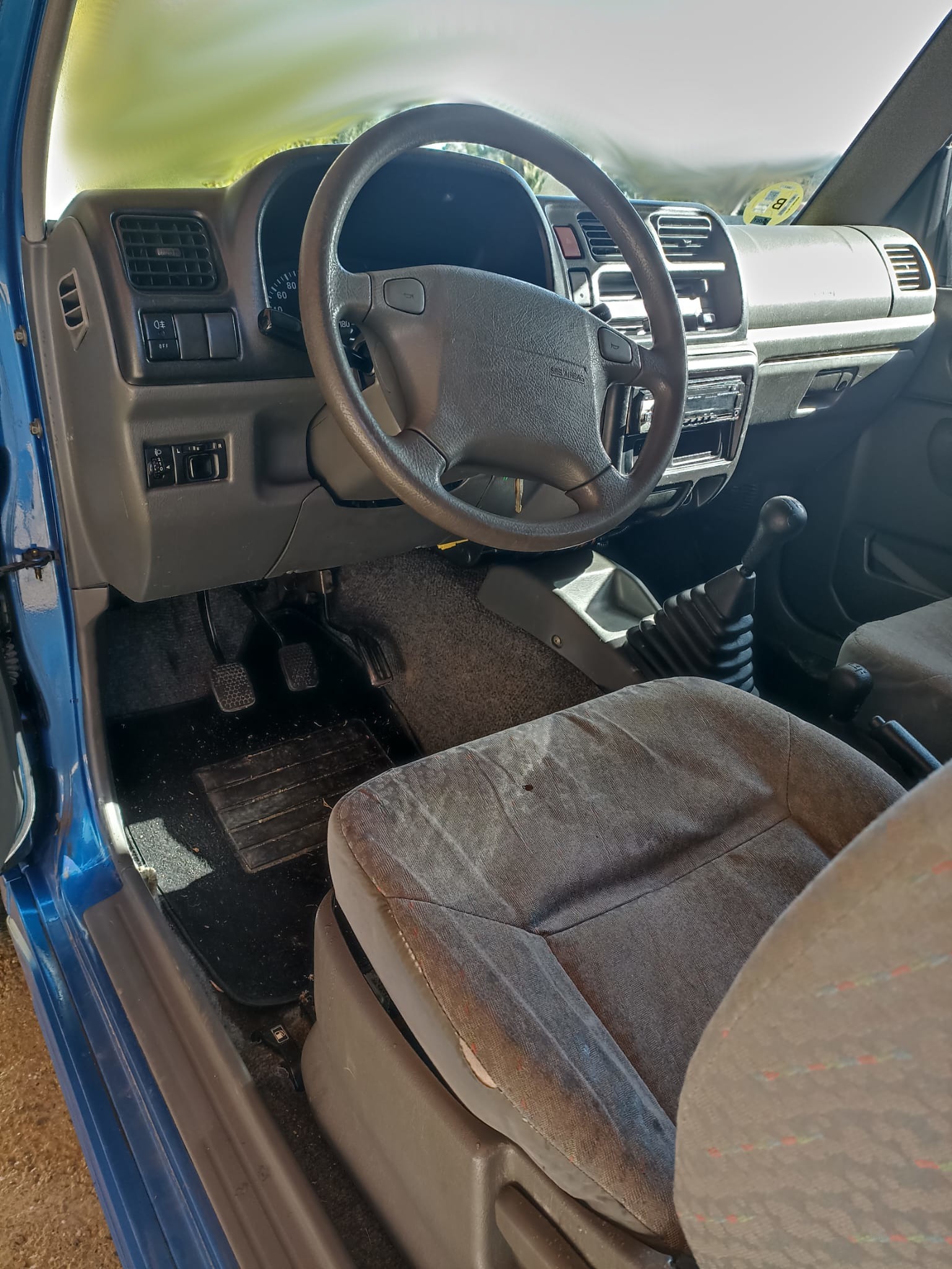 Volante, salpicadero y asiento delantero
