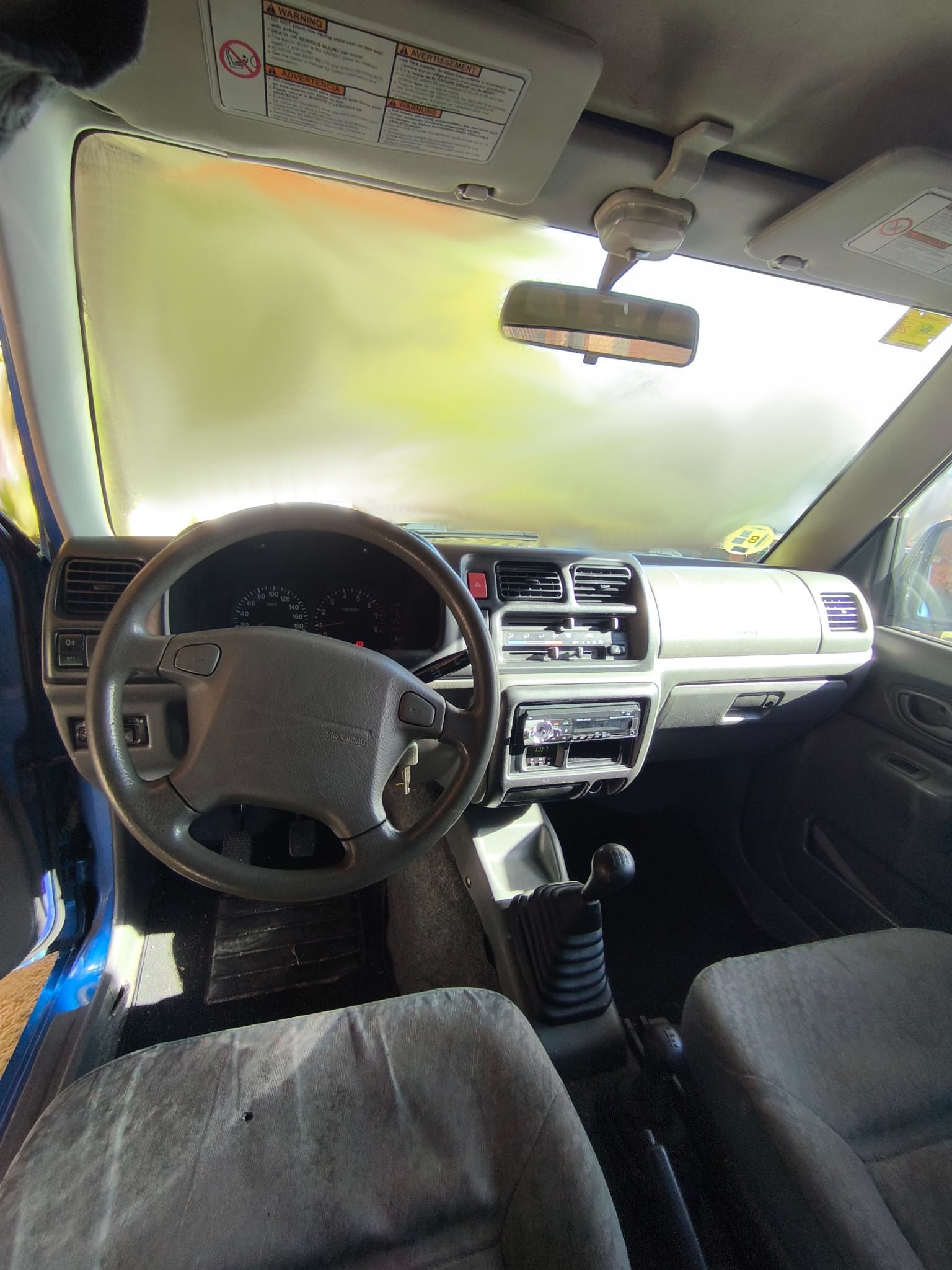 Salpicadero y volante vistos desde el interior